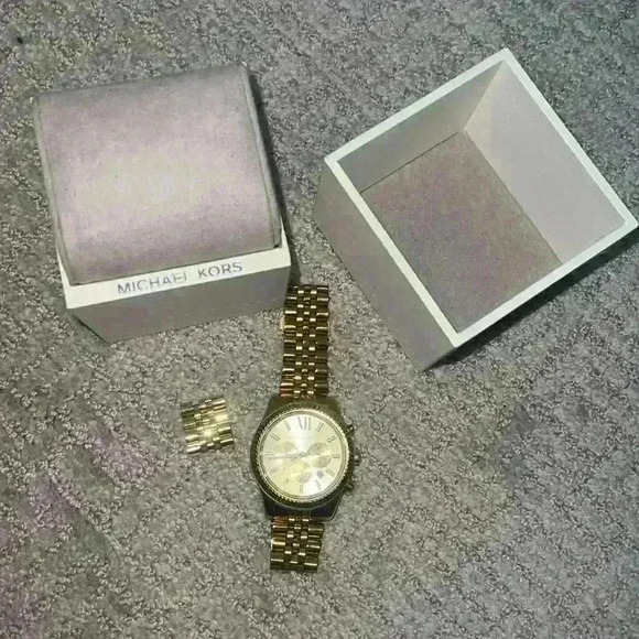 Michael Kors Gold-Tone Bradshaw Watch - Picture 4 of 9